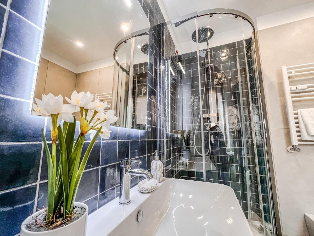 Casa 3 Santi, Your Contemporary Home In Рим Экстерьер фото